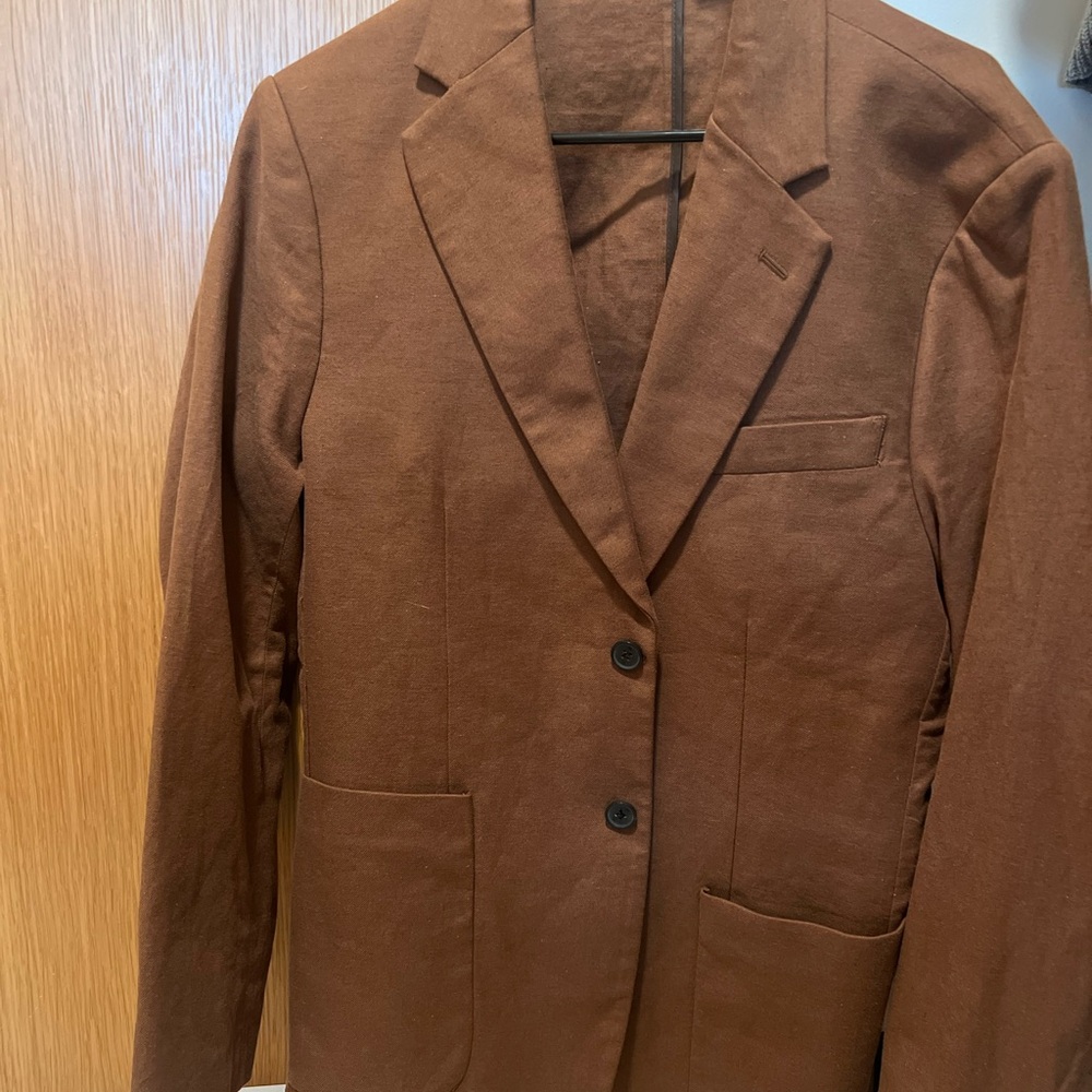 Brown suit brand new and with tags from banana republic! Has matching pants